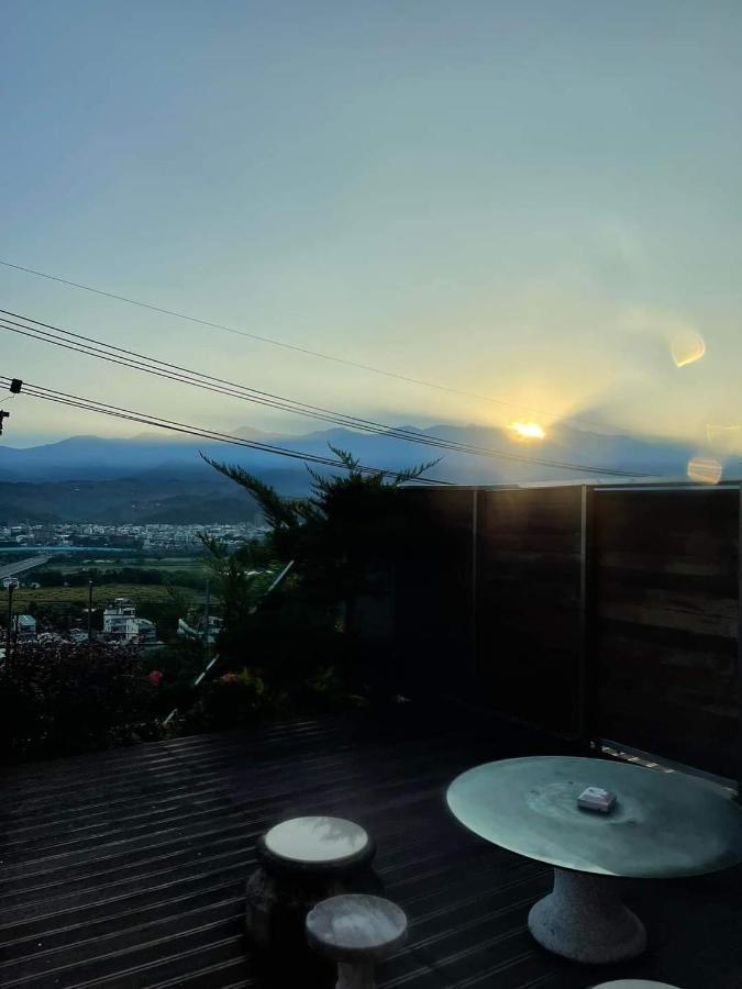 Apartamento Rainbow Hill House彩虹山舍 Shigang Exterior foto